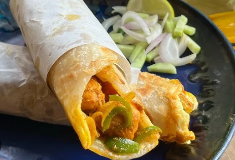 EGG CHICKEN ROLL