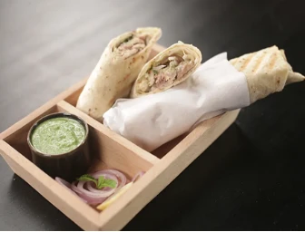 CHICKEN MALAI TIKKA ROLL