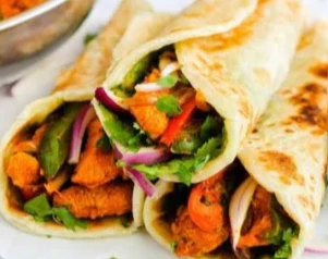 TANDOORI CHICKEN ROLL